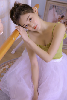 白丝JK女高中生乳夹冰吊自慰